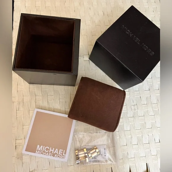 Michael Kors Watch w/extra links and original box Michael Kors Parker MK5781 Rose Gold Watch – | Mercari main image 4